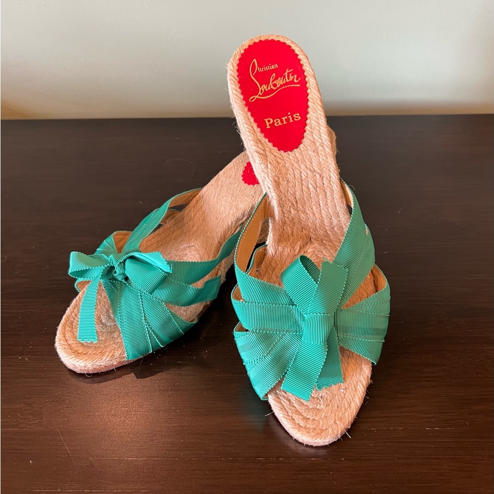 Espadrilles in emerald green, leather-lined grosgrain ribbon. EUC.